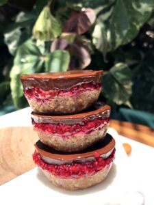 ラズベリー_タヒニキャラメルカップ_2